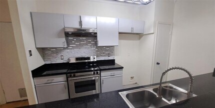 3068 Holly Hall St in Houston, TX - Building Photo - Building Photo