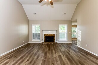 192 Revolutionary Dr in Hampton, GA - Building Photo - Building Photo