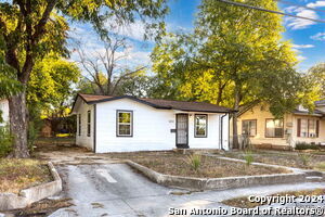 2642 E Houston St in San Antonio, TX - Building Photo - Building Photo