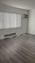 18200 Killion St in Los Angeles, CA - Building Photo - Building Photo