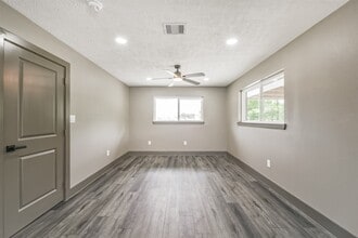 9030 Almeda Genoa Rd in Houston, TX - Building Photo - Building Photo