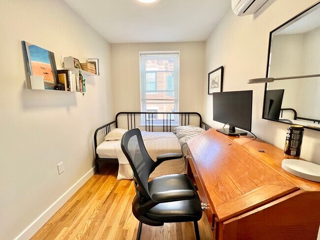 3 Garden Ct, Unit 2 in Boston, MA - Building Photo - Building Photo
