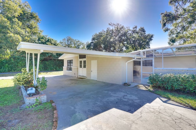 property at 916 Ave S SE