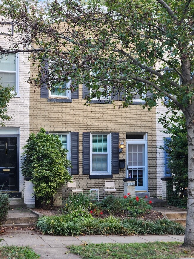 2103 37th St NW in Washington, DC - Building Photo - Building Photo