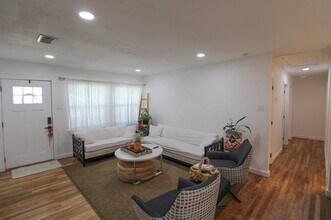 3119 Eisenhower Dr in Dallas, TX - Building Photo - Building Photo