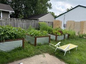 2334 Brewster St in St. Paul, MN - Foto de edificio - Building Photo