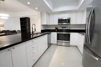 17375 Collins Ave in Sunny Isles Beach, FL - Building Photo - Building Photo