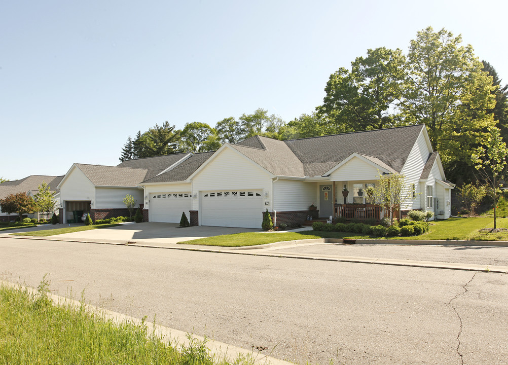 Nelson Ridge Condos in Howell, MI - Building Photo