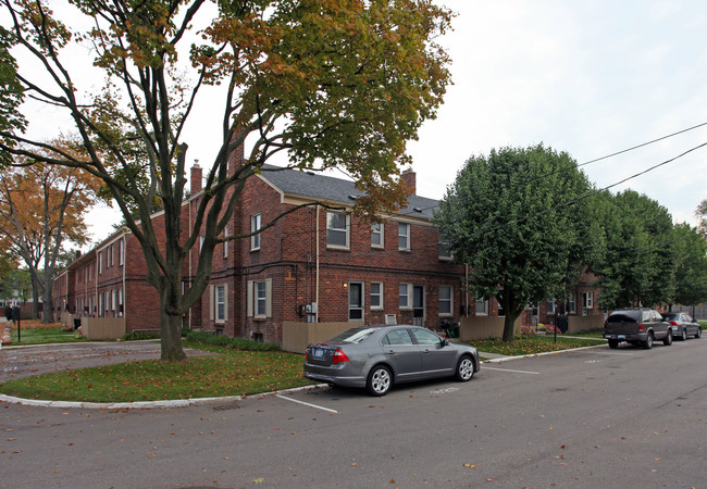 Vernier Terrace Apartments in Grosse Pointe Woods, MI - Foto de edificio - Building Photo