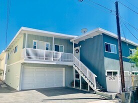 403 Fernleaf Ave in Newport Beach, CA - Building Photo