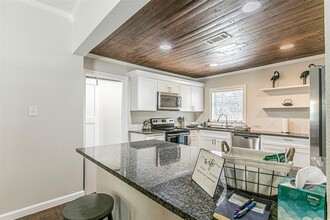 1608 Hutto Rd in Georgetown, TX - Foto de edificio - Building Photo