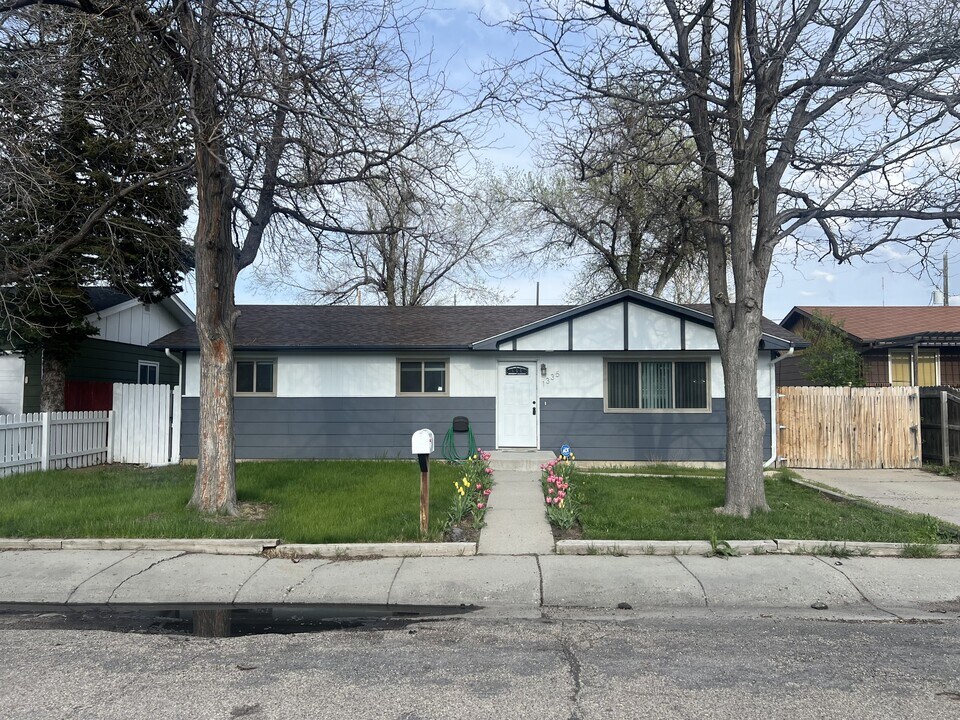 1335 S Lowell St in Casper, WY - Building Photo