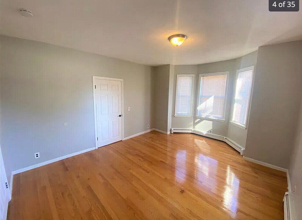 61 Webster Ave, Unit 3R in Somerville, MA - Foto de edificio