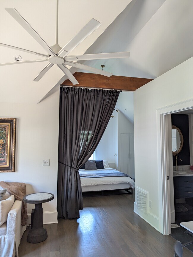 830 Myrtle St NE, Unit B