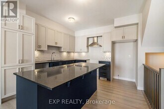 120 Ryan Reynolds Wy in Ottawa, ON - Building Photo - Building Photo