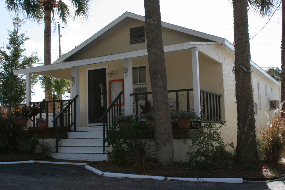 Chesapeake Point Mobile Court in Tarpon Springs, FL - Building Photo