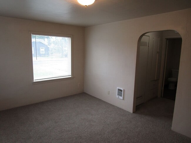 1275-1277 NE McRae Ct in Prineville, OR - Building Photo - Building Photo