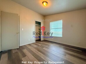 877 E Main St in Grantsville, UT - Building Photo - Building Photo