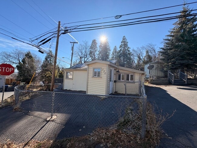 220 N Pine St in Susanville, CA - Building Photo - Building Photo
