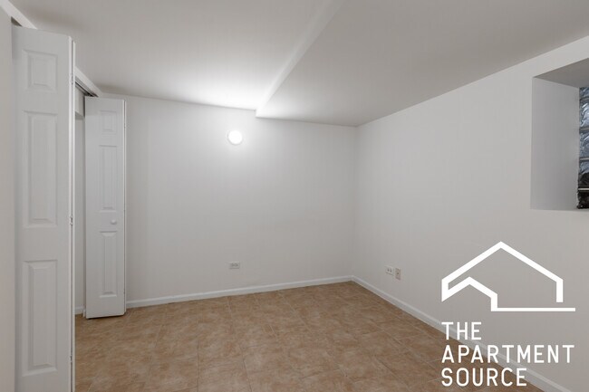 1260 N Greenview Ave, Unit 1 in Chicago, IL - Building Photo - Building Photo