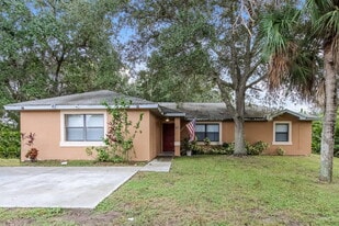 1068 Tower St SE in Palm Bay, FL - Building Photo