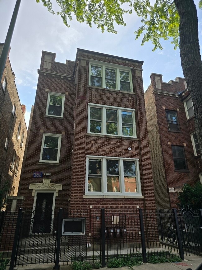 4524 N Central Park Ave, Unit 2nd floor in Chicago, IL - Building Photo - Building Photo