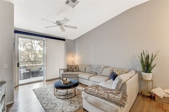 656 Peachy Canyon Cir, Unit 202 in Las Vegas, NV - Building Photo - Building Photo