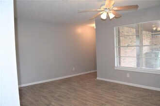 7033 Kinney St in Houston, TX - Building Photo - Building Photo