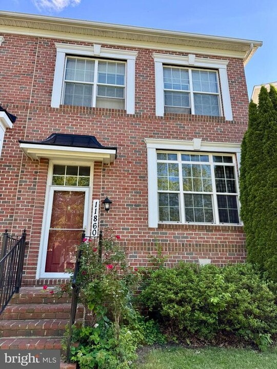 11860 Skylark Rd in Clarksburg, MD - Building Photo