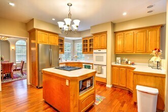 675 Shoshone St in South Lake Tahoe, CA - Building Photo - Building Photo