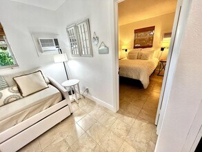 437 W Rambling Dr in Wellington, FL - Building Photo - Building Photo