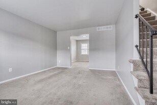 8 Beyda Ct in Carney, MD - Building Photo