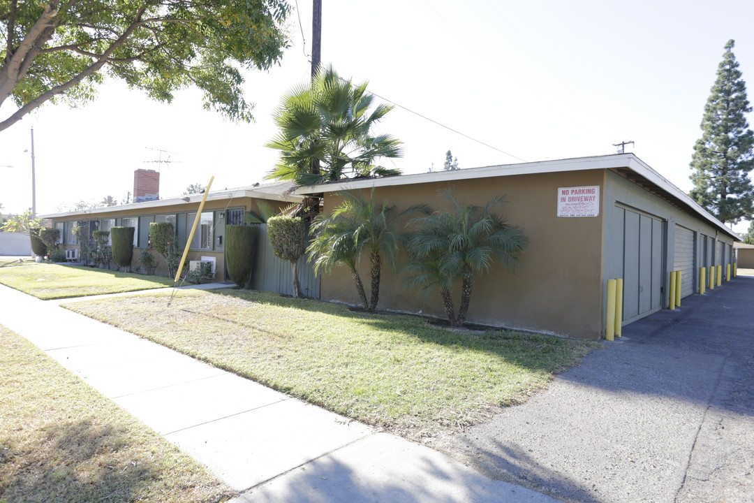 2141 S Camino St in Anaheim, CA - Building Photo