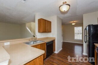 3323 Mazen Ct in Charlotte, NC - Foto de edificio - Building Photo