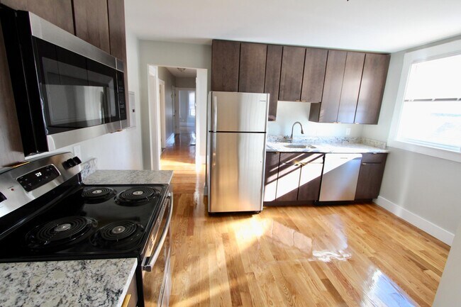 4 Draper St, Unit 3 in Boston, MA - Foto de edificio - Building Photo