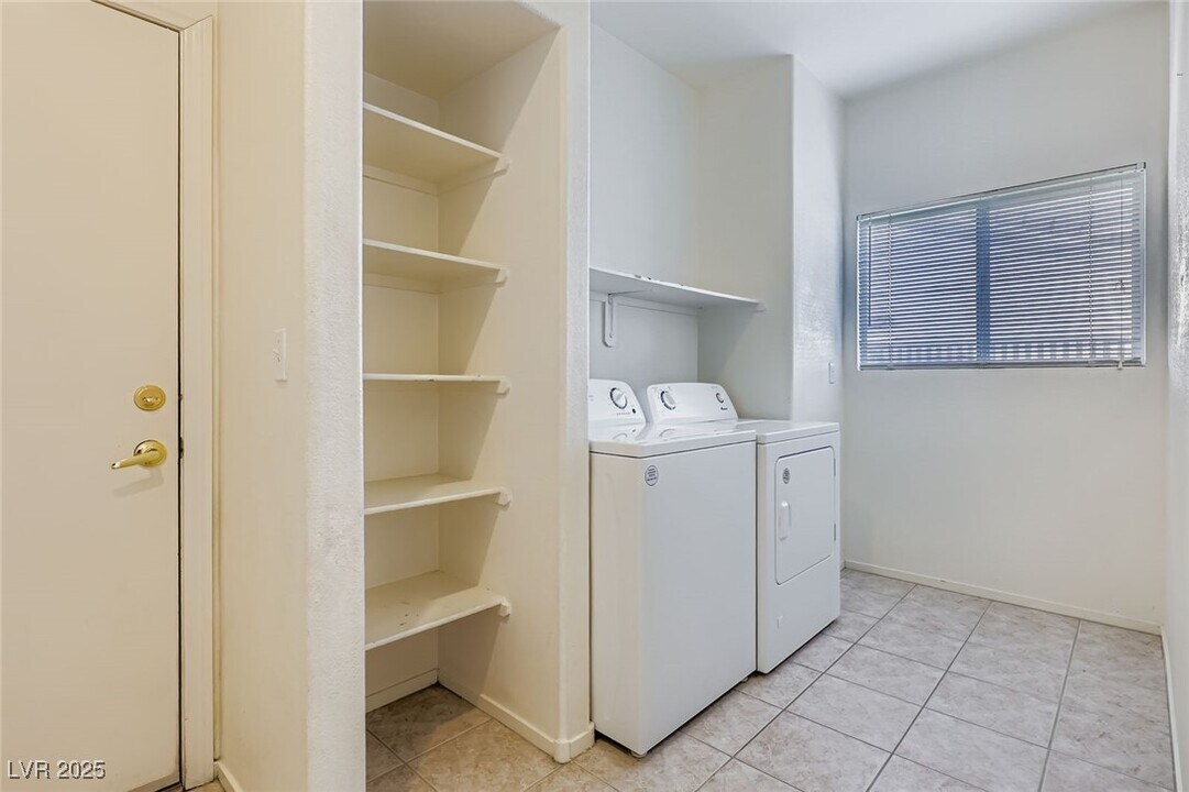 2406 Miki Ct in Henderson, NV - Building Photo