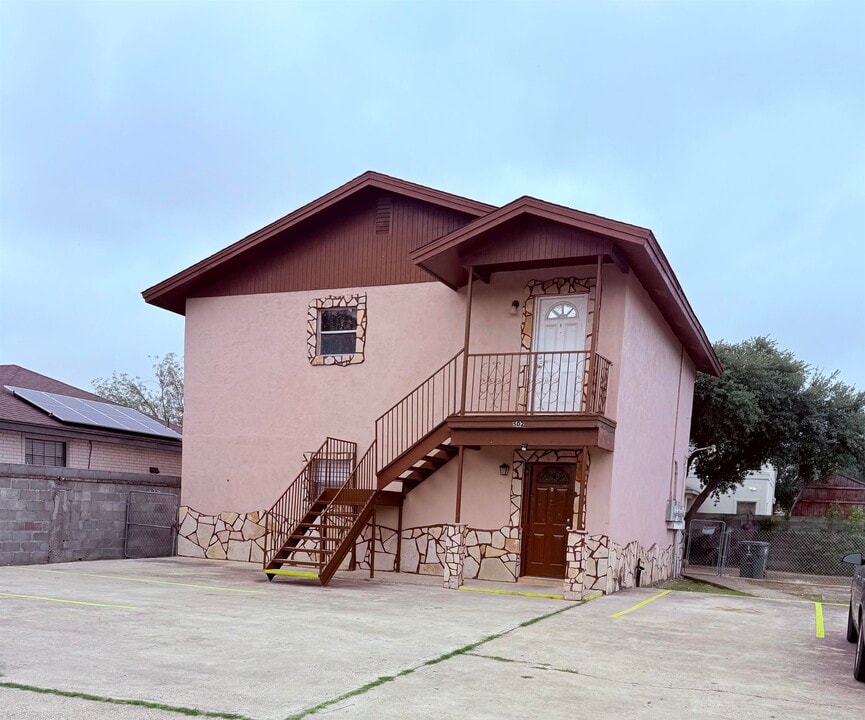 502 El Monte Loop in Laredo, TX - Building Photo