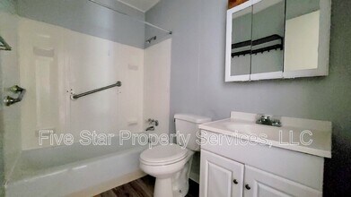 404 E Madison St in Auburn, IL - Building Photo - Building Photo