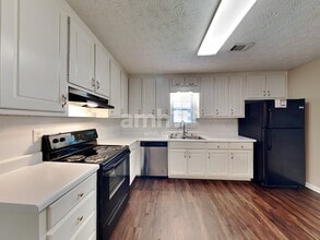 311 Crosswalk Dr in Auburn, GA - Foto de edificio - Building Photo