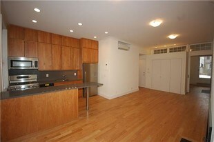 44 Carmine St in New York, NY - Building Photo