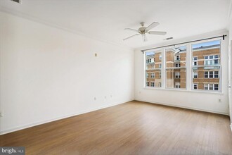 12000 Market St in Reston, VA - Building Photo - Building Photo