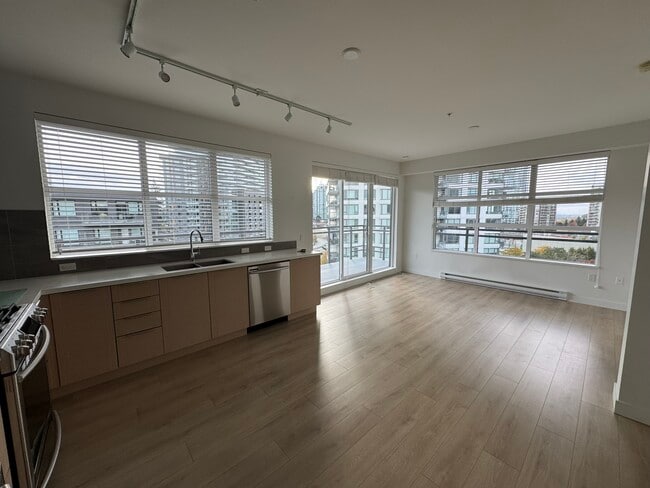 603 Regan Av in Coquitlam, BC - Building Photo - Building Photo