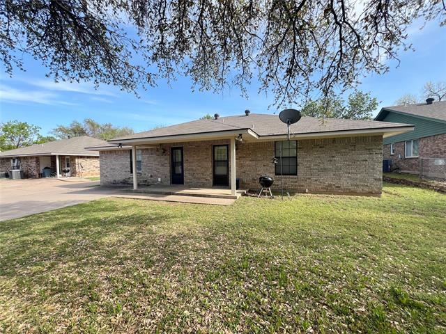 1004 Lynn St in Weatherford, TX - Building Photo - Building Photo