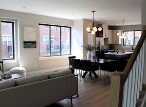 Lions Park Row in Mount Prospect, IL - Foto de edificio - Building Photo