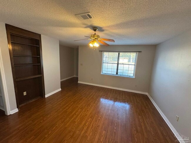 6413 Kennington Cir in Milton, FL - Building Photo - Building Photo