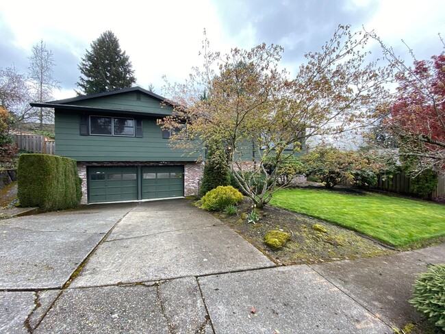 2060 SW Winthrop Ave in Portland, OR - Foto de edificio - Building Photo