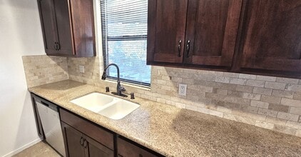 2349 S Bentley Ave in Los Angeles, CA - Building Photo - Building Photo