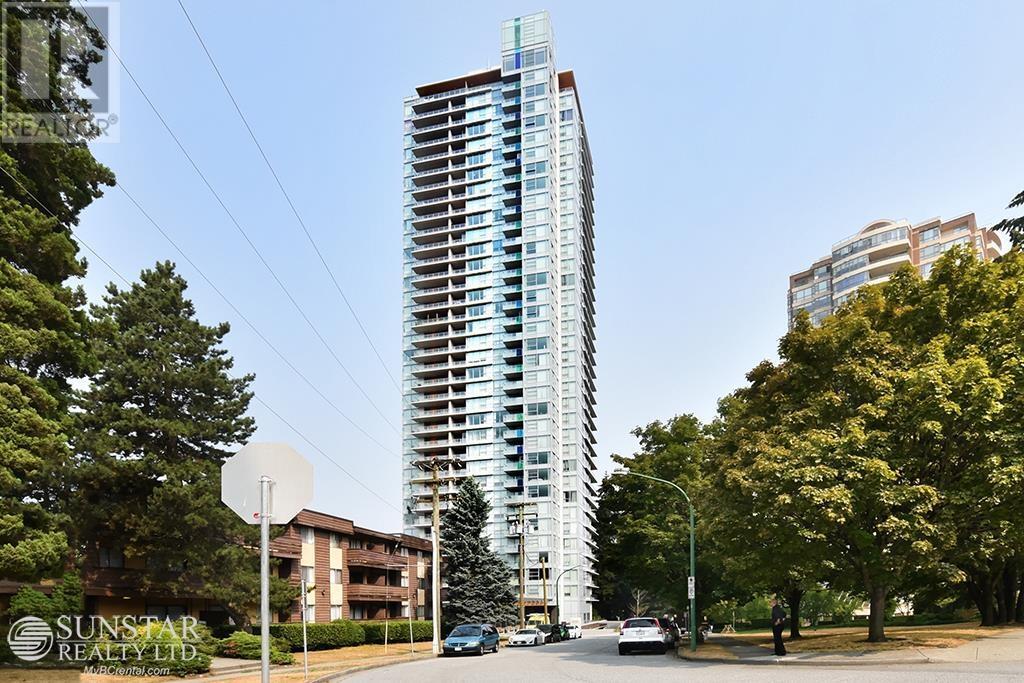 5883-5883 Barker Ave in Burnaby, BC - Building Photo