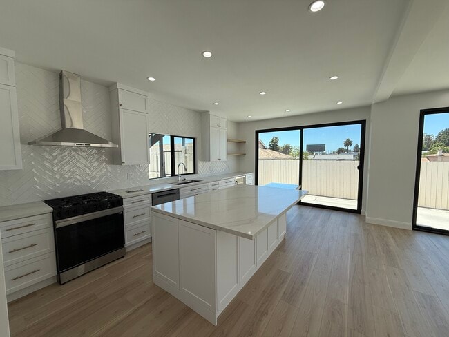 615 Manchester Terrace, Unit 615 Manchester Terrace #2 in Inglewood, CA - Foto de edificio - Building Photo