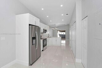 7300 W 29th Ave in Hialeah, FL - Building Photo - Building Photo
